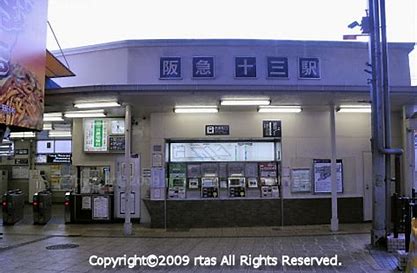 <p>阪急各線「十三駅」まで約1300m(徒歩17分)<br />
※もといまロードの商店街内は、アーケードですので、<br />
雨に濡れずに歩いていけます<br />
たくさんの商店で賑わっています</p>