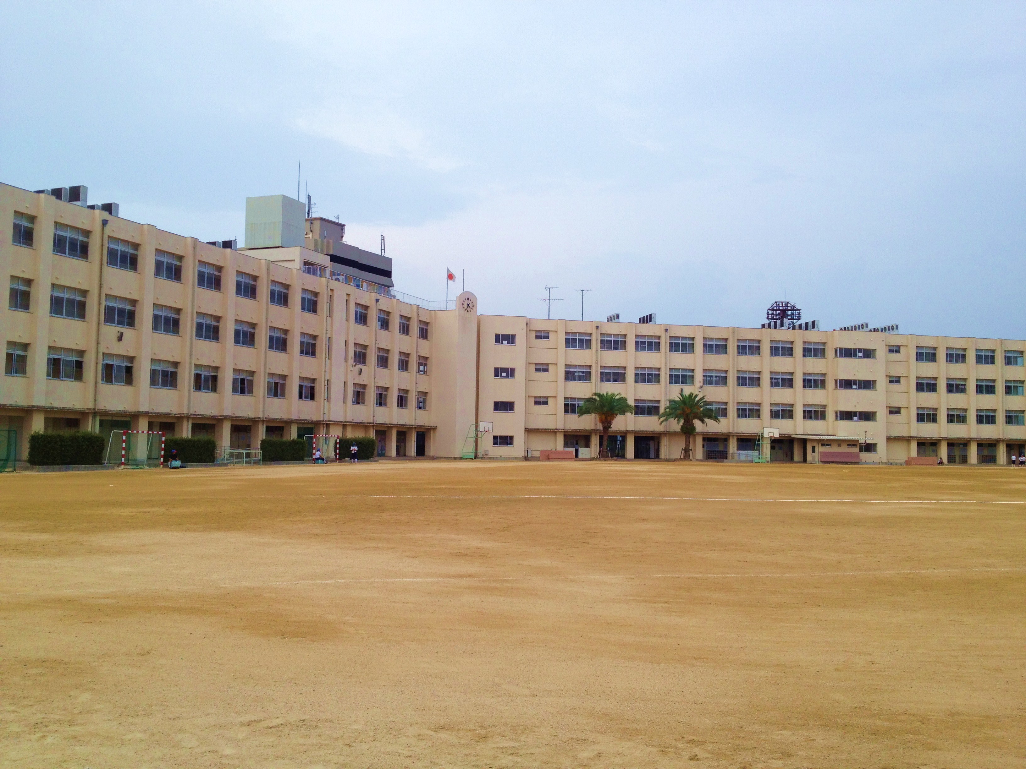 <p>大阪市立「塚本小学校」まで約650m(徒歩8分)</p>